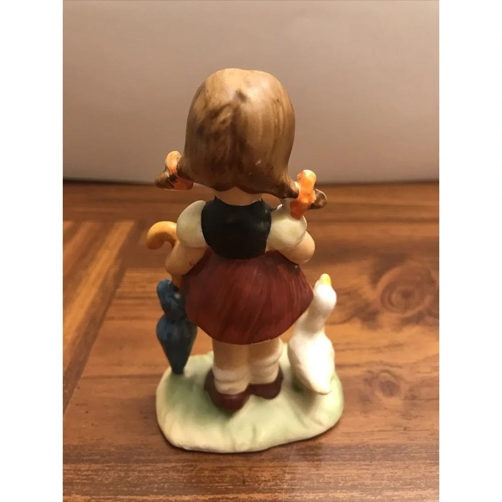 Tiny 4‎ inch little girl figurine duck japan